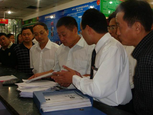 省人大贯彻食品卫生法、确保奶制品安全检查组莅眉检查
